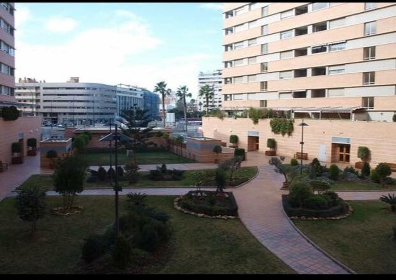 Apartment Plaza De La Solidaridad Малага Екстер'єр фото